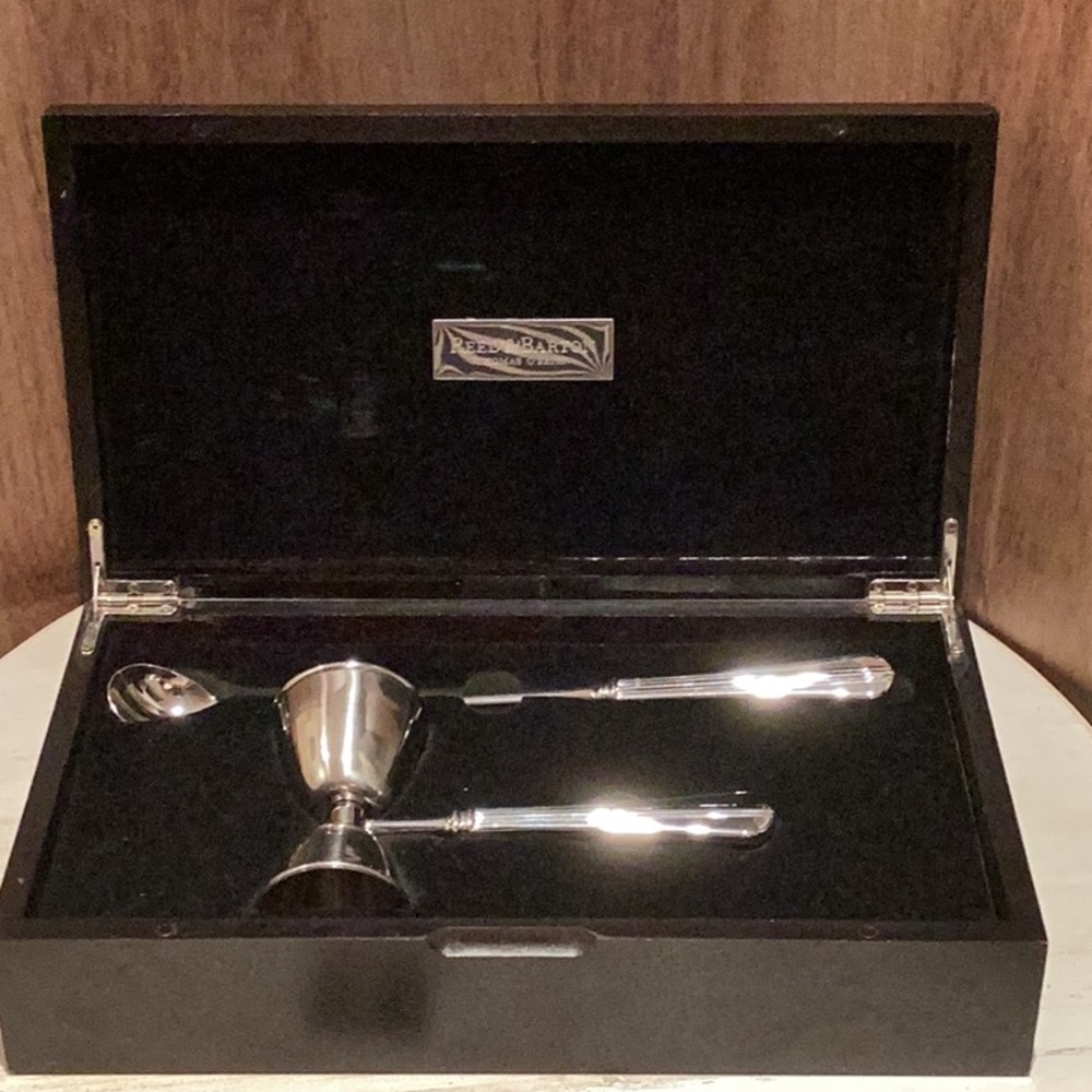 NEW Benson 2pc Bar Tool Set with Case
Bar Set by Reed & Barton in box